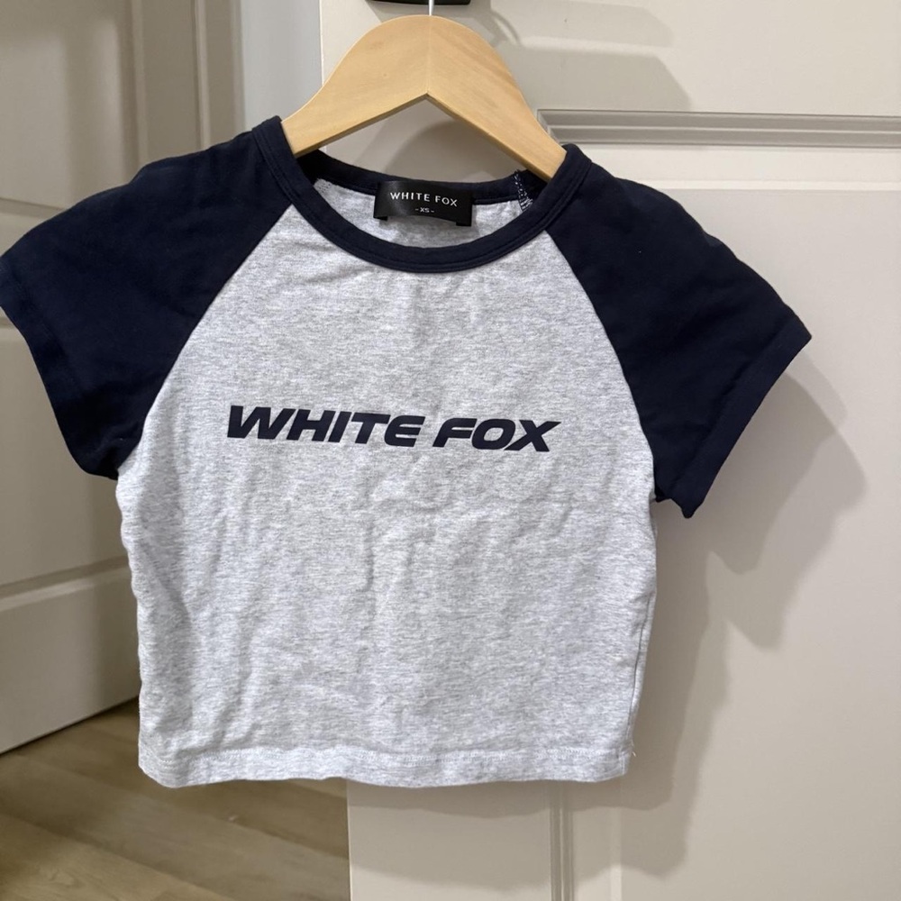 Women's Two-Tone Navy and Light Gray Cropped Tee